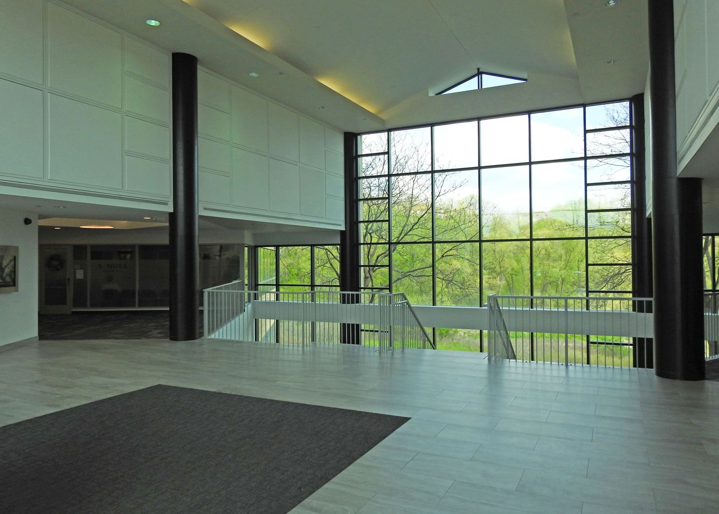 Whitewater Business Center: 12301 Whitewater Dr, Minnetonka, MN 55343